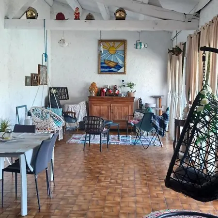 Проживание в семье La Paillote Des Ninous *
