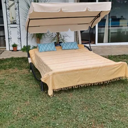 Проживание в семье La Paillote Des Ninous Bassan