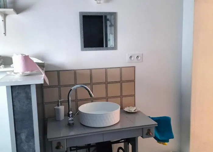 Δωμάτια σε οικογενειακή κατοικία La Paillote Des Ninous Bessan